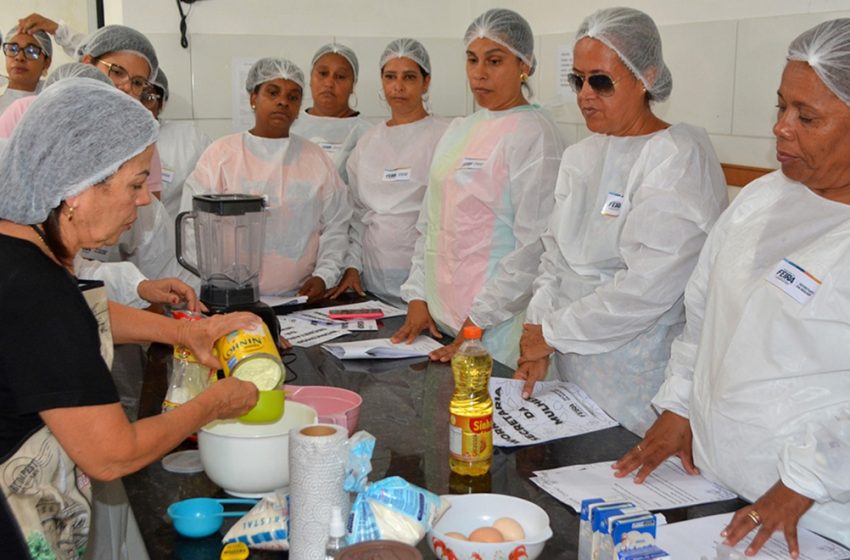  Prefeitura capacita mulheres com curso de produção de guloseimas para a Páscoa