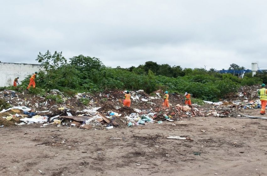  Prefeitura notifica proprietário de terreno que tem servido como depósito de lixo