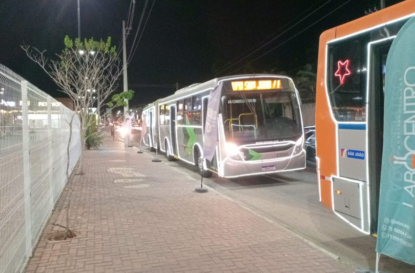  Ônibus iluminados celebram o Natal e encantam passageiros em Feira de Santana