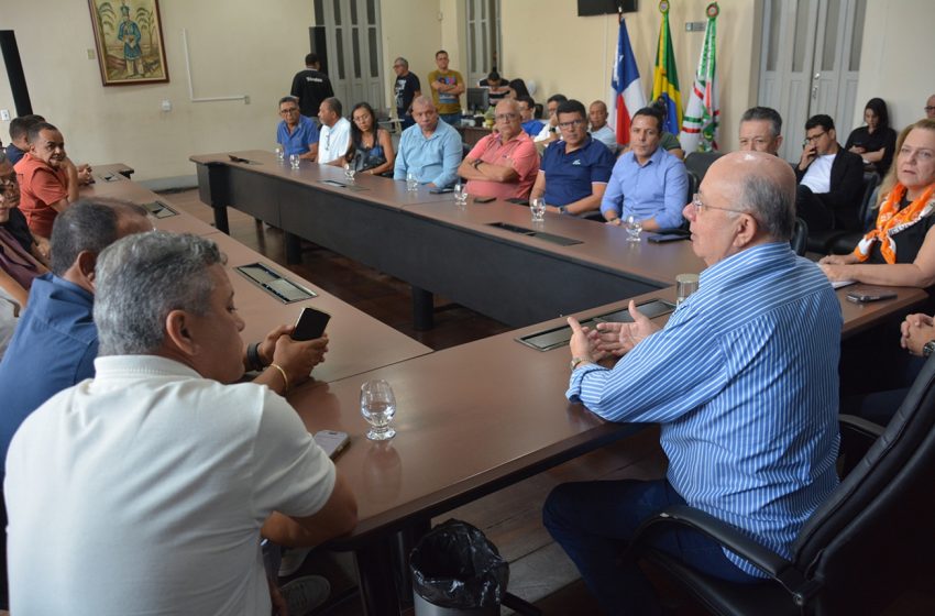 José Ronaldo e comerciantes da Sales Barbosa debatem desenvolvimento de Feira