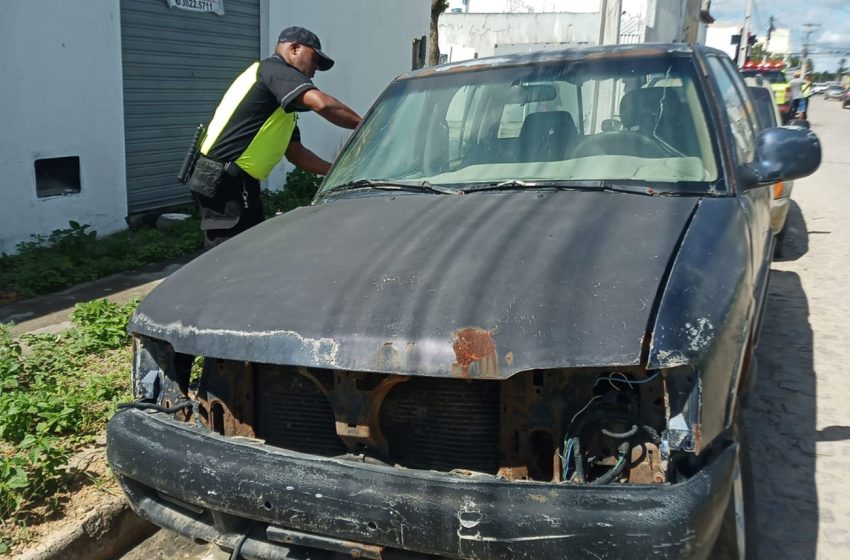SMT intensifica ações de remoção de veículos abandonados nas ruas da cidade