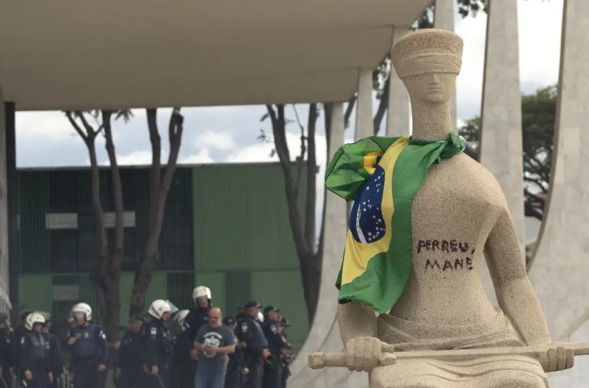 Moraes autoriza assistência religiosa para mulher que pichou estátua