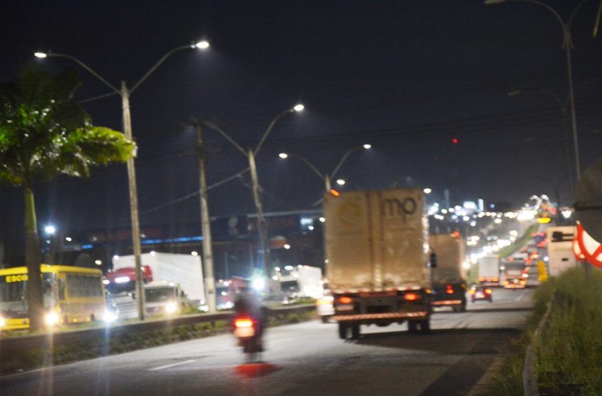  BR-324 ganha moderna iluminação pública no trecho de Feira de Santana