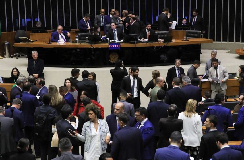 Câmara aumenta penas para crimes como extorsão e escudo humano