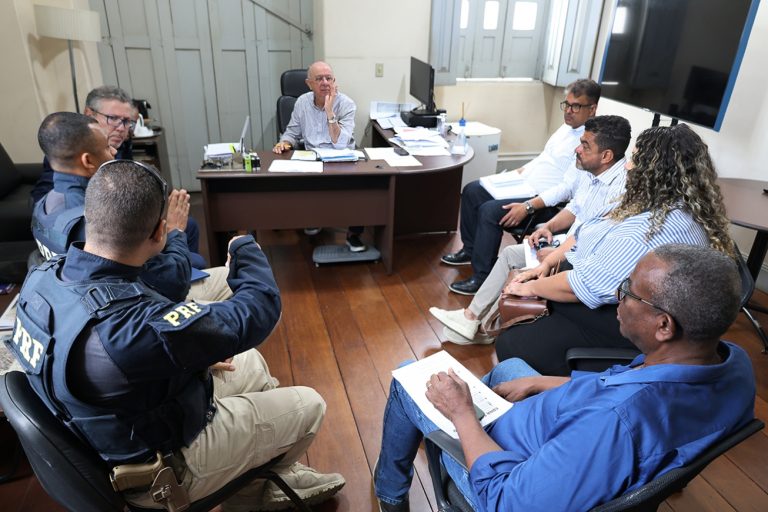  Prefeitura de Feira, DNIT e PRF discutem mobilidade urbana no Anel de Contorno