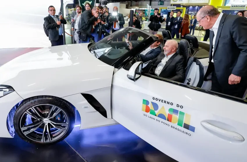  Lula celebra retirada de tarifas pelos EUA e diz que sinaliza respeito