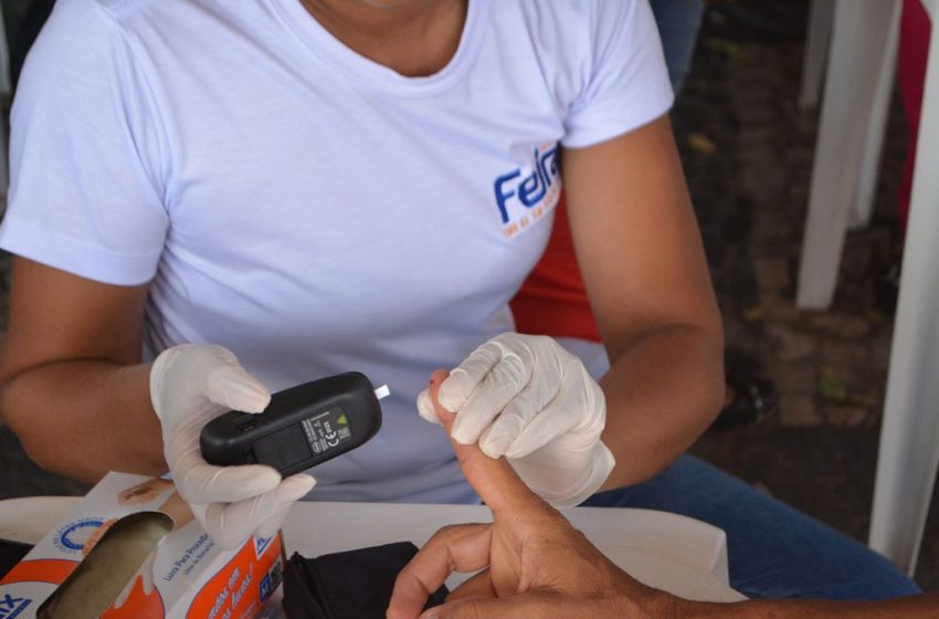  Feira de Santana inicia programação do Dezembro Vermelho com ação de prevenção às ISTs