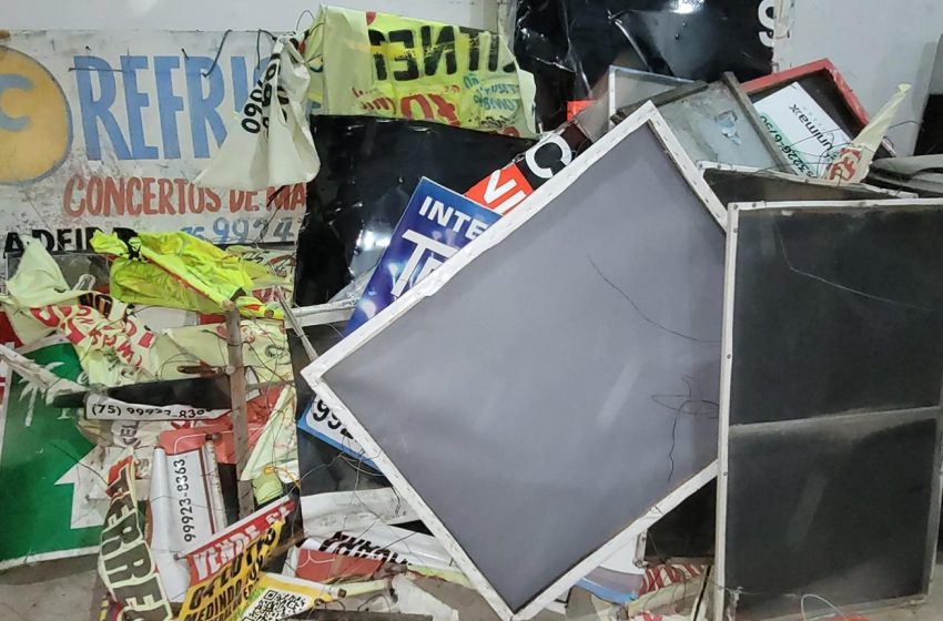  SEMMAM remove mais de 80 peças publicitárias irregulares em nova etapa da Operação Feira Mais Limpa