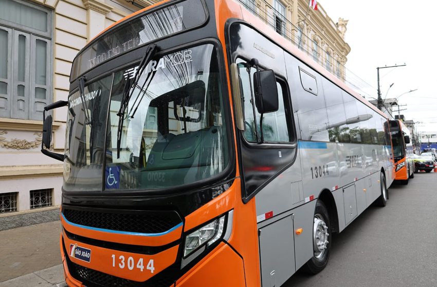  Lei que proíbe saída de ônibus da garagem sem cobrador está sendo descumprida em Feira