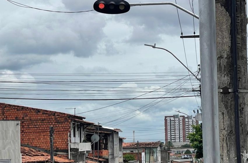  Terceiro tempo em semáforo no cruzamento entre Senador Quintino com João Durval pode melhorar trânsito na região