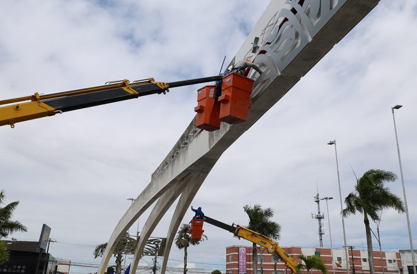 Monumento ao Caminhoneiro passa por pintura e reforça preservação de um dos principais cartões-postais de Feira