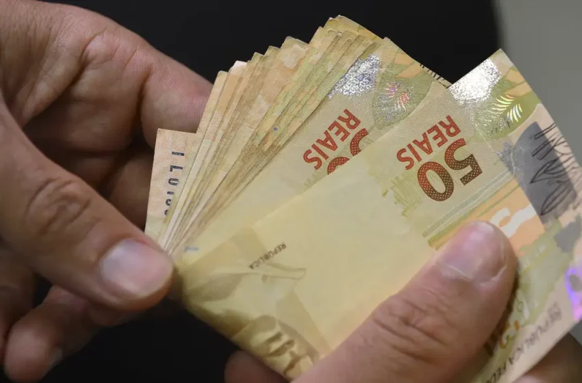  Número de superendividados no Brasil cresceu 75% em cinco anos, diz BC