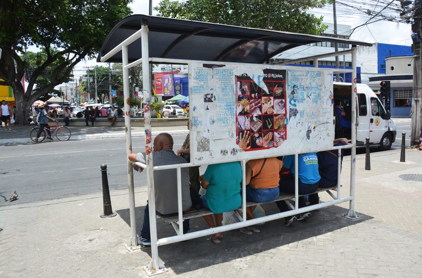  Programa Adote um Abrigo instala sete novos pontos de ônibus em Feira de Santana