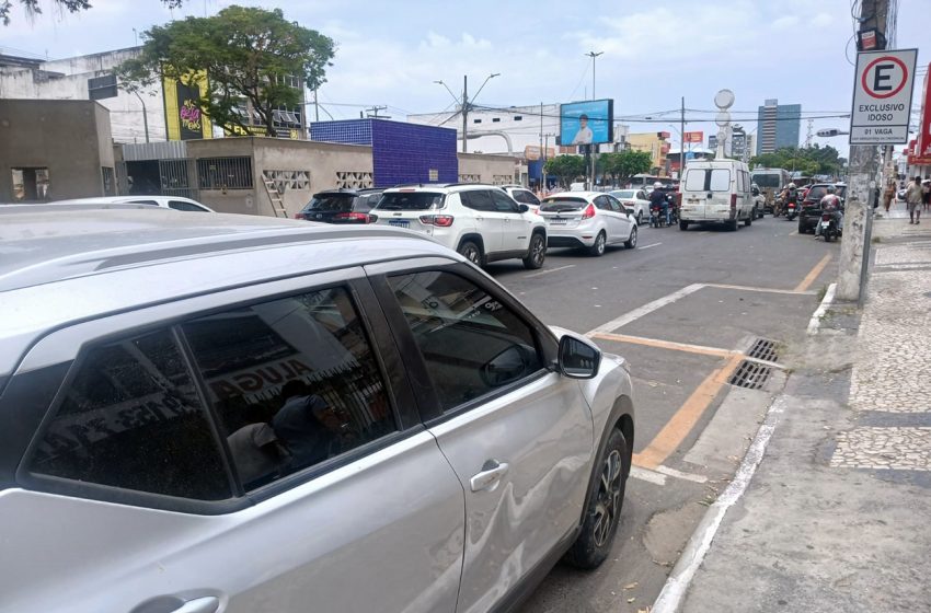  O credenciamento pode ser feito pela internet, por meio do aplicativo Carteira Digital de Trânsito, ou presencialmente na sede da SMT